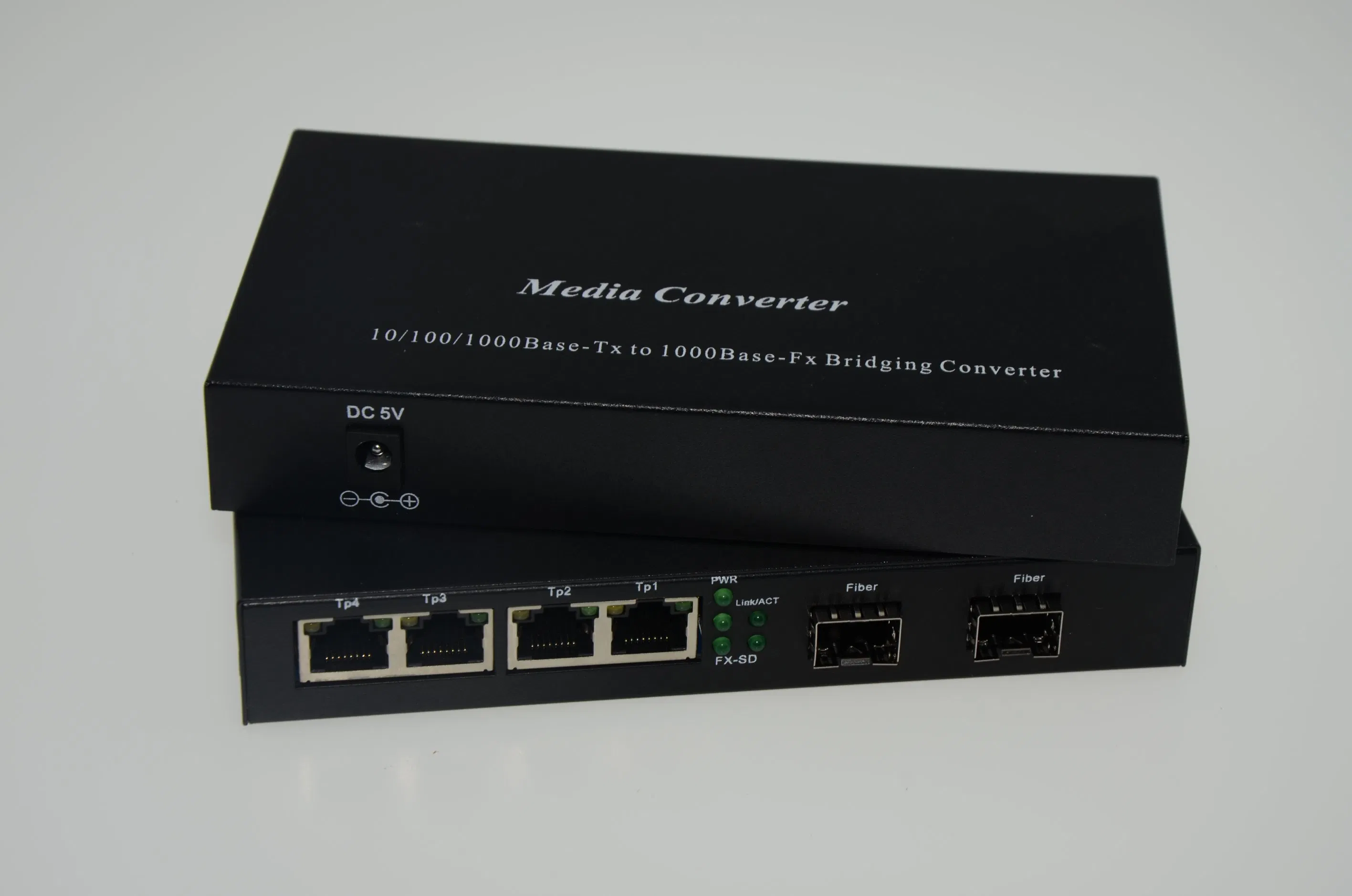 2 Giga SFP and 4 10/100/1000Mbps Tx Port Fiber Media Converter (MARVELL 88E6161)