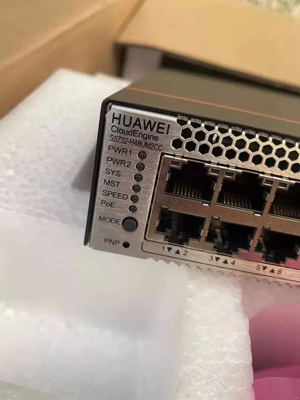 Cloudengine S5732-H48um2cc Hua -Wei 48-Hole 10 Gigabit Switch 4 X 25g Optical + 2 40g Optical Poe + Multi-Rate Switch